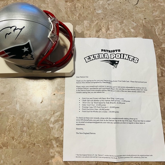 EXTREMELY RARE - Tom Brady Autograph Mini Helmet - Picture 4 of 7